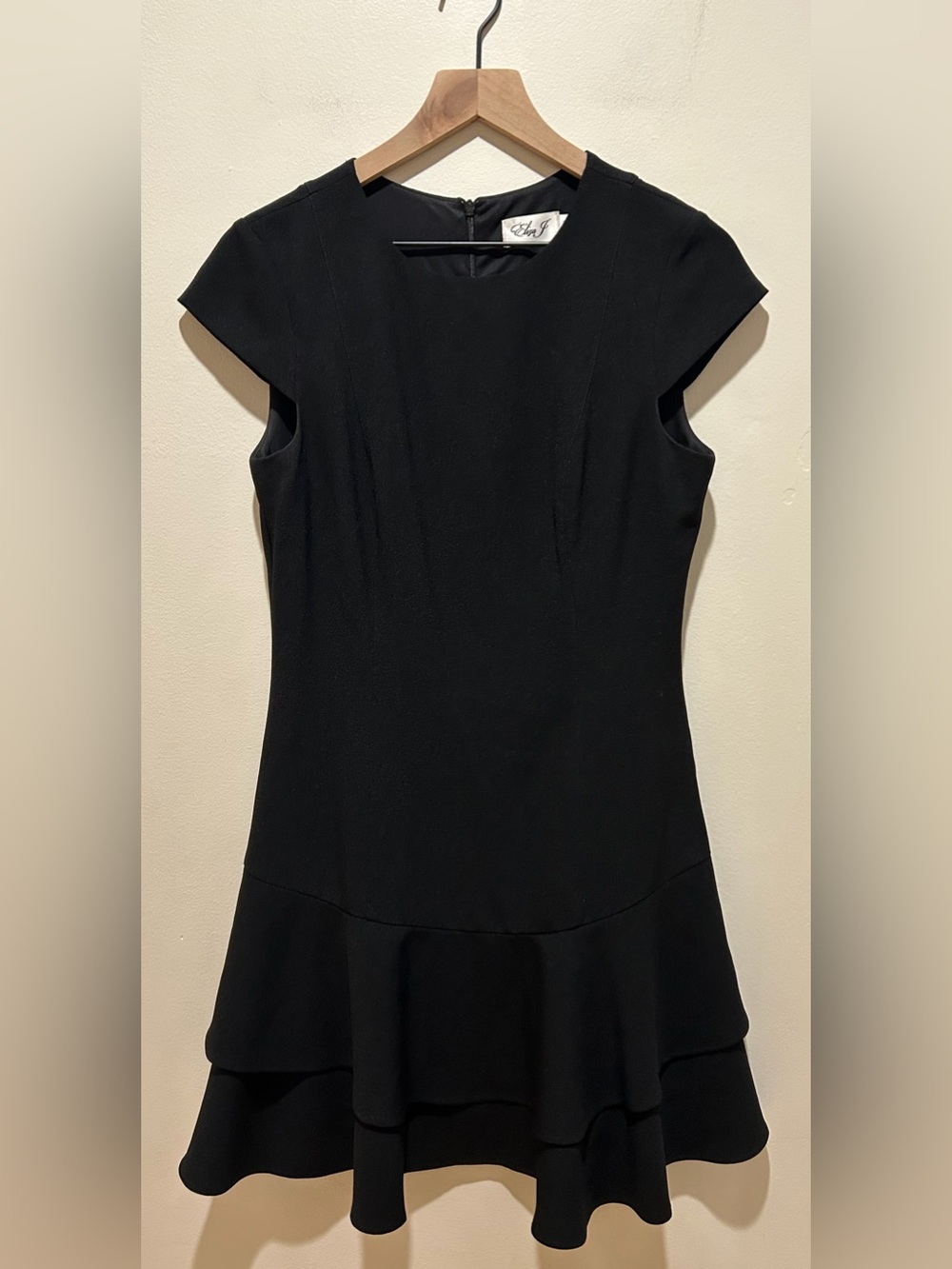 Eliza J Ruffle Crepe Knee Length Black Short Sleeve Dress - Women’s Size 6